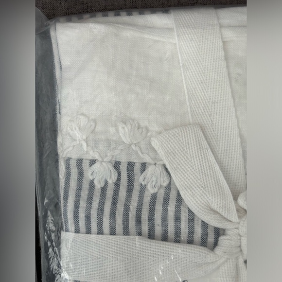 2 NWT Serena and Lily Standard Danbury Shams - Picture 5 of 6